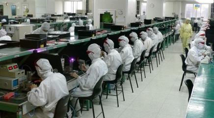 富士康工廠解雇6萬(wàn)名工人 用機(jī)器人取代真人